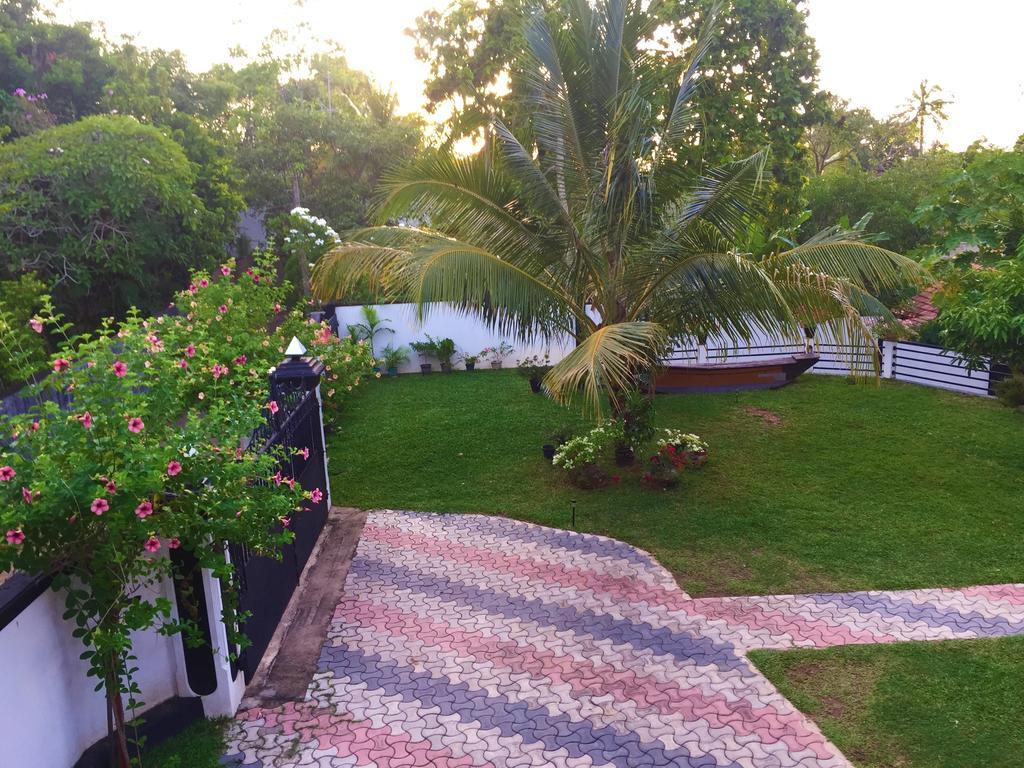 Villa Shanaya Hikkaduwa Esterno foto