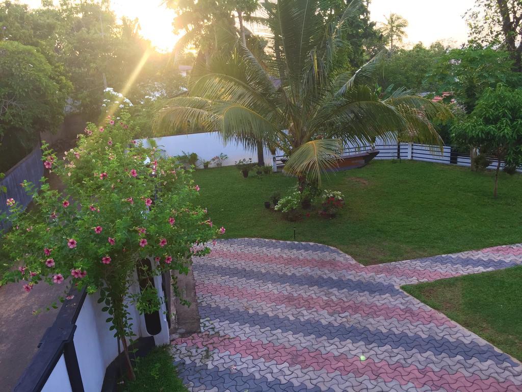Villa Shanaya Hikkaduwa Esterno foto